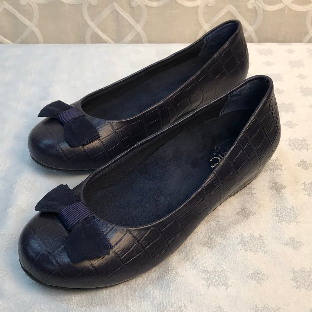 Vionic Blue Leather Crocodile Flats with Bow